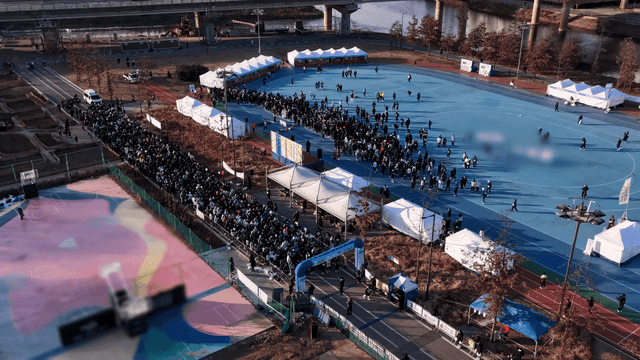 Outdoor sports marathon event with many participants