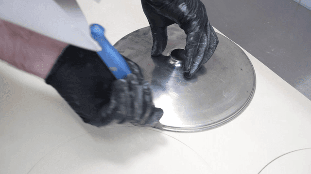 Dough cut with round lid