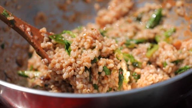 강된장을 섞은 먹음직스러운 열무비빔밥