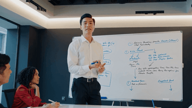 현대적인 사무실에서 하는 비즈니스 발표