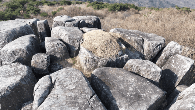 Large rocks in a natural setting