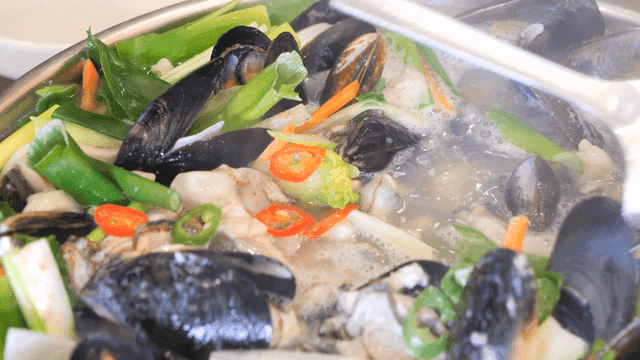 Oyster kalguksu with mussels