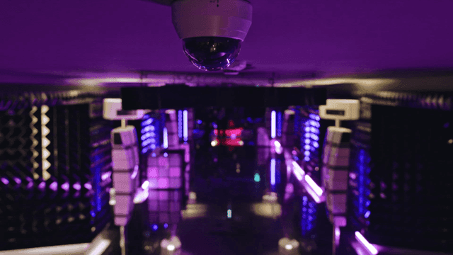 클럽에 설치된 보안 카메라