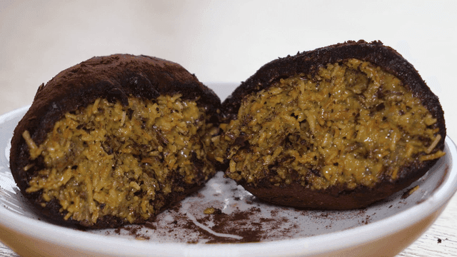 Thickly filled chewy dough served on plate