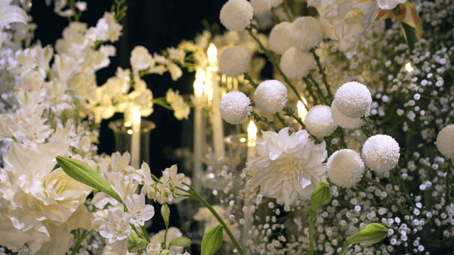 Elegant white flowers with candlelight