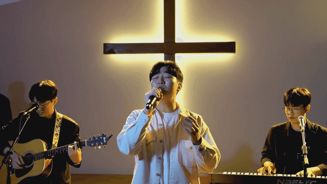 교회에서 연주하는 음악가들