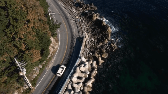 경치 좋은 해안 도로와 바다 전망