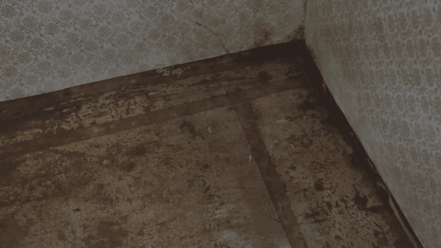 낡고 오래된 방의 모퉁이