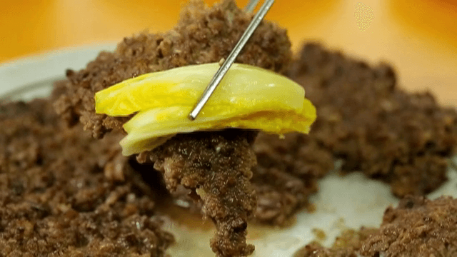 백김치를 곁들인 석쇠불고기