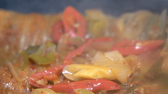 냄비에서 끓고 있는 김치찌개