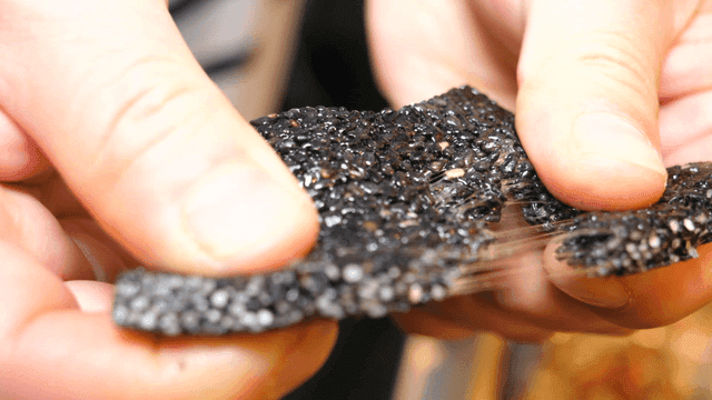 손으로 찢는 검은깨 강정