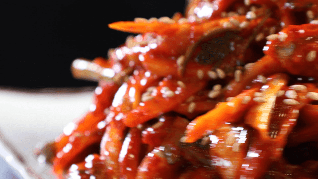 Spicy seasoned anchovy sashimi sprinkled with sesame seeds