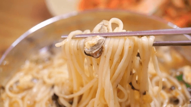 굴이 들어간 칼국수