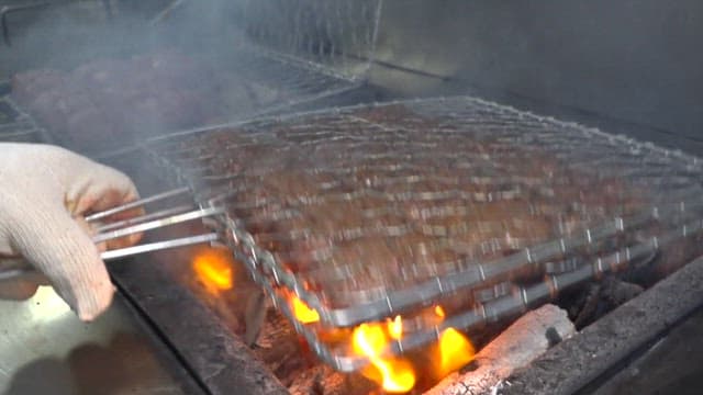 화덕에서 구워지는 떡갈비