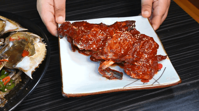Soy sauce marinated crab and spicy crab dish