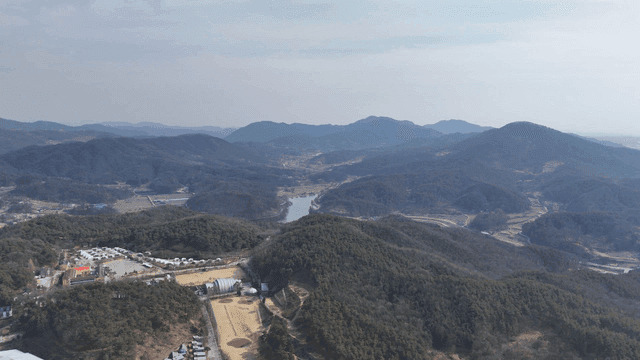Vast mountain scenery with flowing river