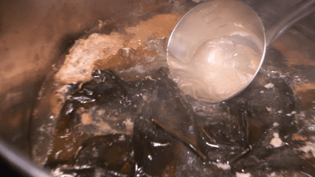 Ladle for scooping out kelp and chicken broth