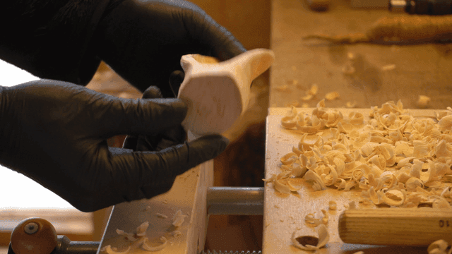 섬세하게 조각된 나무 서빙 스푼 헤드