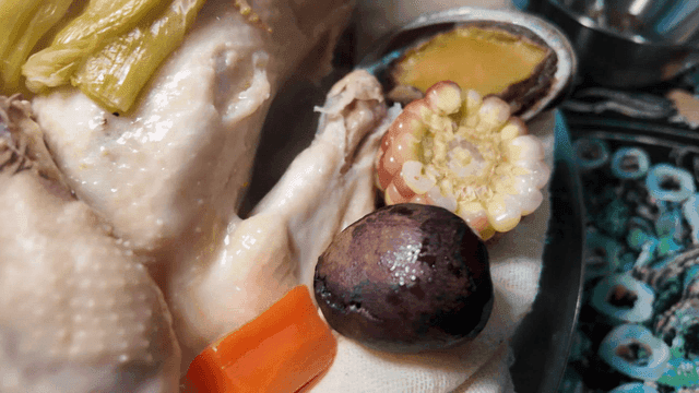 Steaming native chicken with vegetables