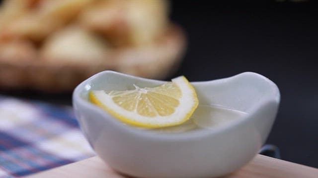 레몬 소스에 찍는 쭈꾸미 튀김