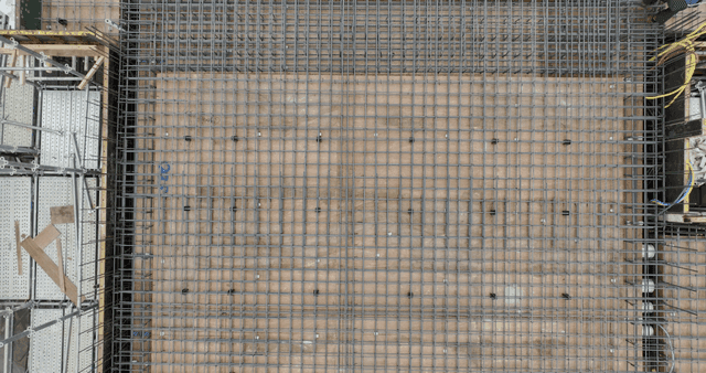 철골 구조물이 있는 건설 현장