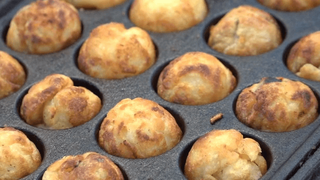 뜨거운 철판 위의 타코야키