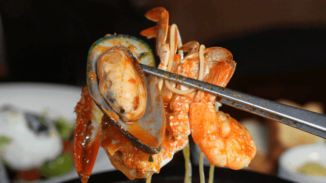 Seafood pasta with mussels and shrimp