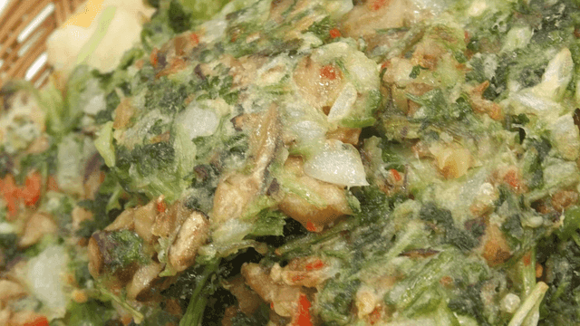 Well-fried shiitake mushroom and coriander pancakes