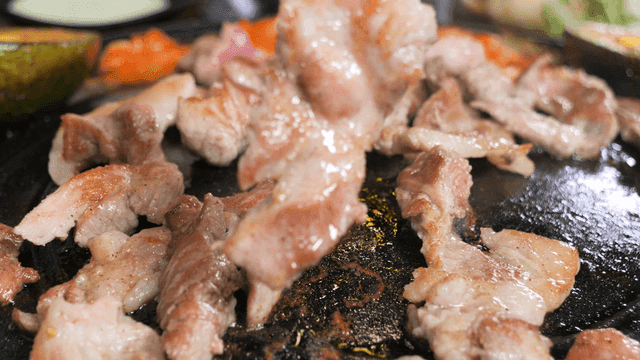 Grilled pork belly with vegetables