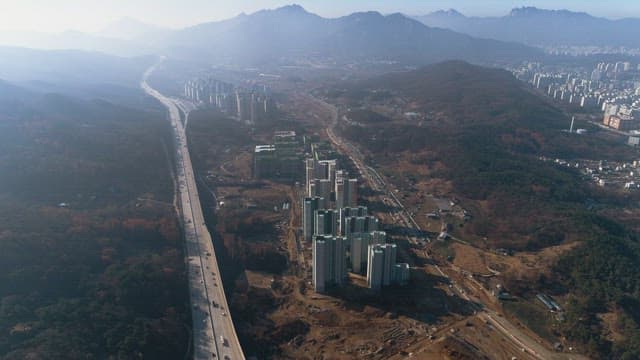 Expansive View of Urban Development and Nature