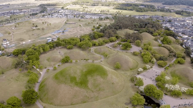 고대 무덤의 항공 뷰