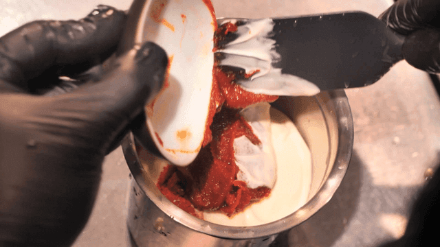 Spatula for adding gochujang to mayonnaise