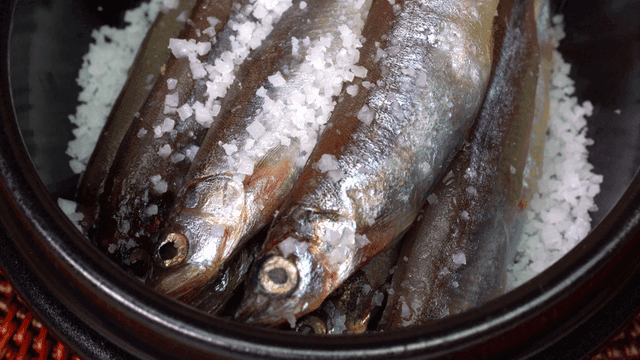 Salted fish arranged in a pot