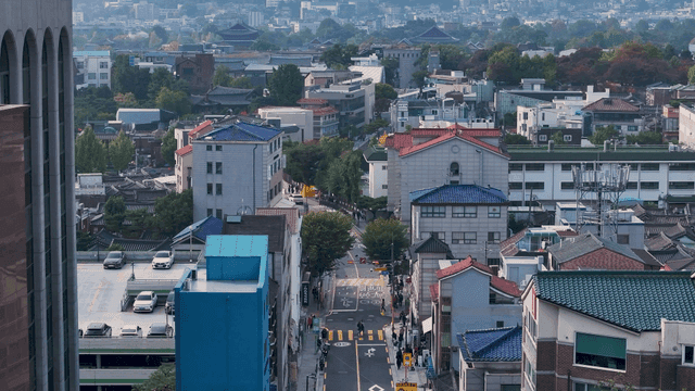 골목과 주거지가 이어지는 거리 전경