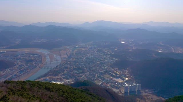 천문대가 있는 언덕에서 내려다 본 마을 풍경