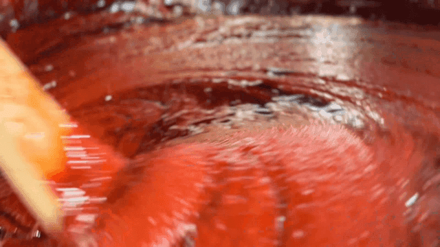 고추장과 매실청을 섞는 나무 주걱