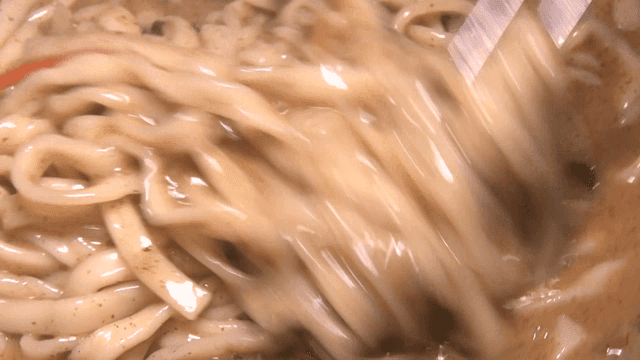 진한 국물의 한국식 칼국수