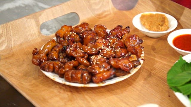 Grilled seasoned pork intestines with sesame seeds