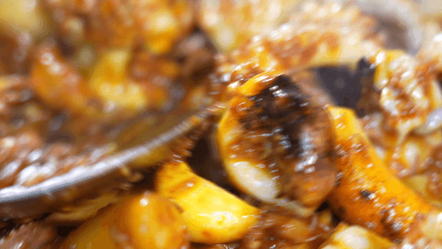 Spicy stir-fried octopus with sauce