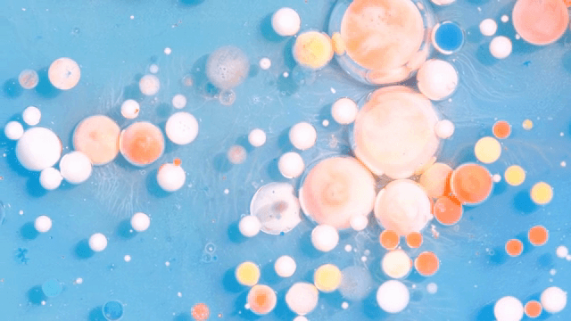 Colorful bubbles in mixed liquid