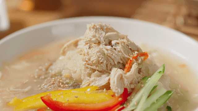 야채가 들어간 한국식 시원한 초계면