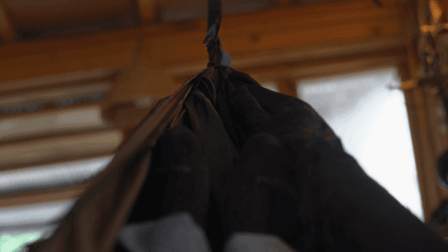 아늑한 공간의 해먹에서의 휴식