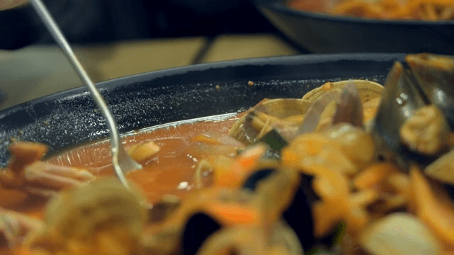 다양한 해산물이 들어간 짬뽕