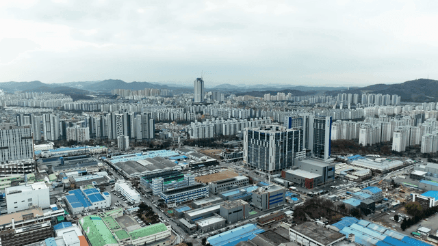 고층 건물이 있는 도시 전경