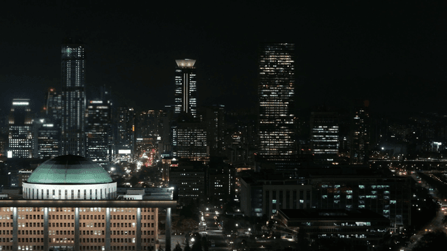 번화한 도시 스카이라인의 야경