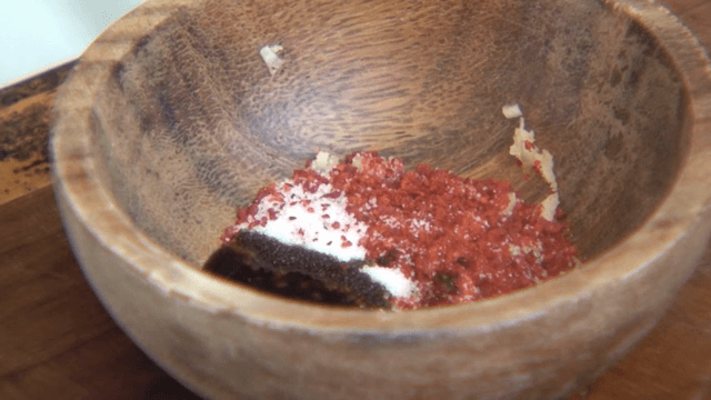 A scene of making seasoning in a wooden bowl