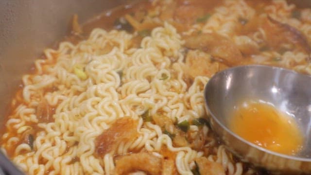 황태가 들어가 시원하고 칼칼한 라면