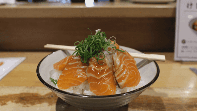 Fresh salmon sashimi rice bowl