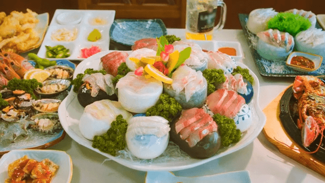 테이블 위에 다양한 신선한 해산물 요리