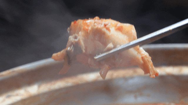Chopsticks that pick up boiled codfish from pot